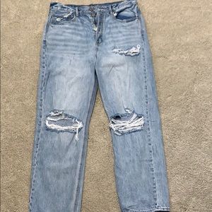 American Eagle Destroyed 90’s Boyfriend Jeans